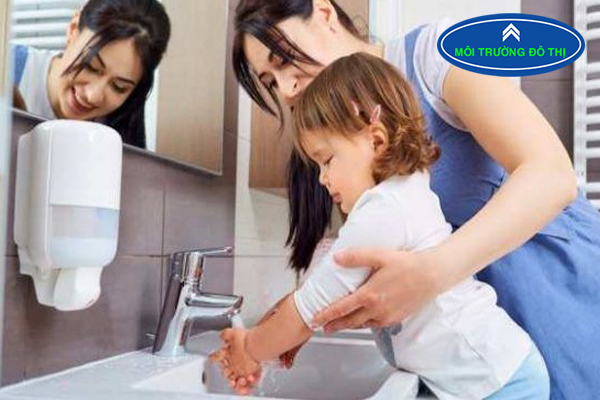 Dạy trẻ cách rửa tay thường xuyên để giữ vệ sinh cá nhân